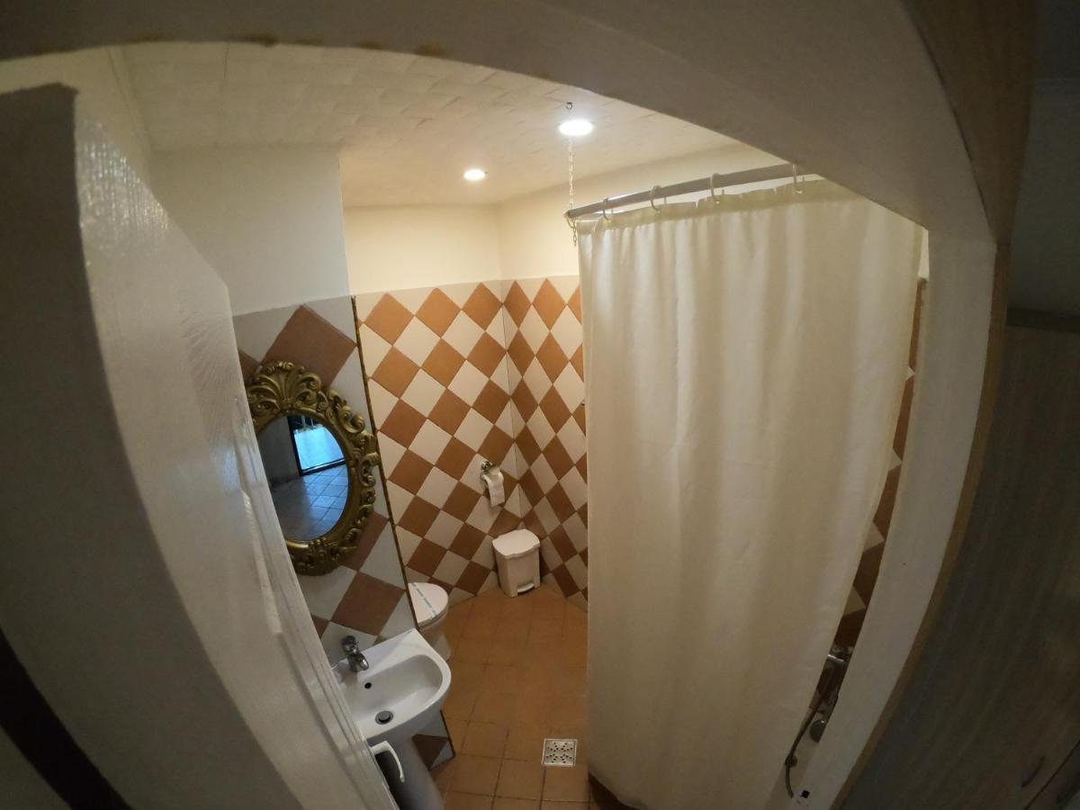 Hotel Mon Caprice Букурещ Екстериор снимка