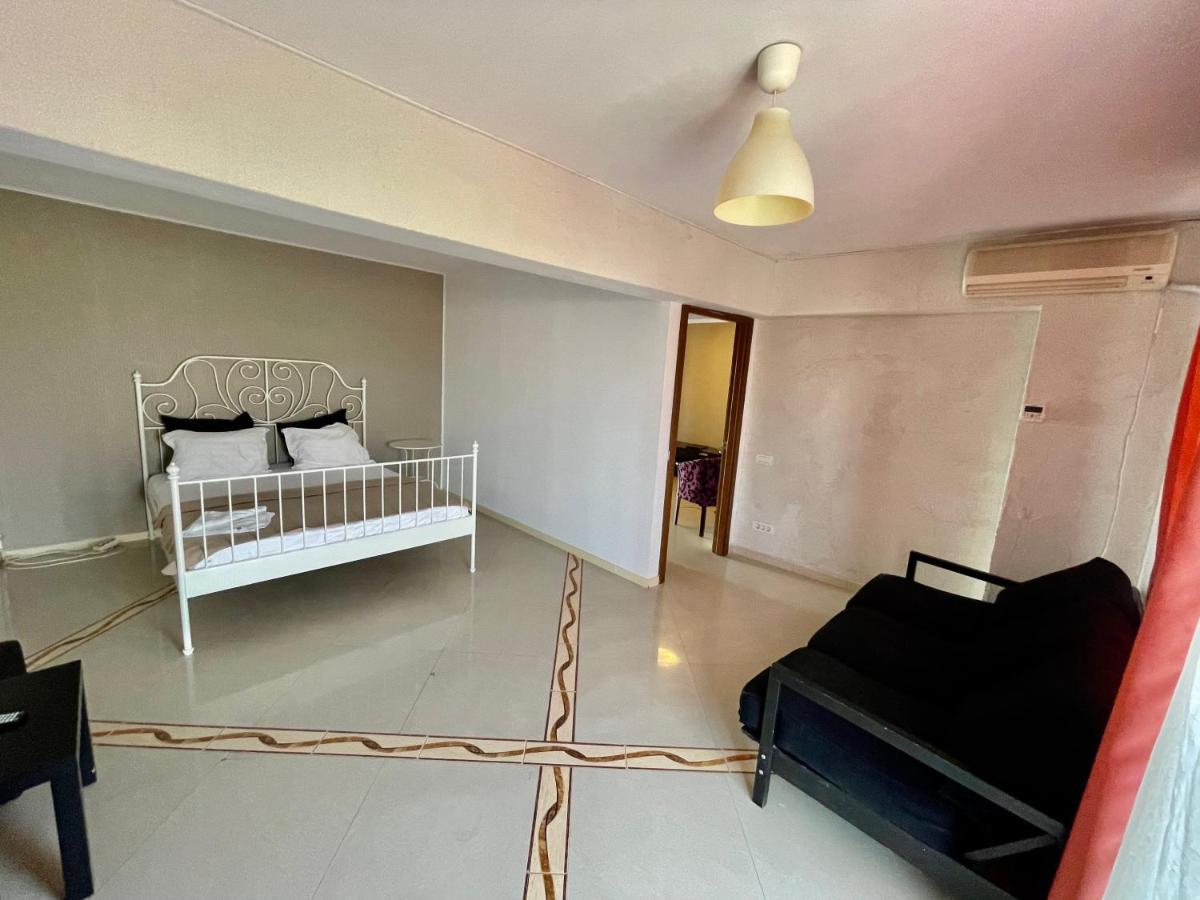 Hotel Mon Caprice Букурещ Екстериор снимка