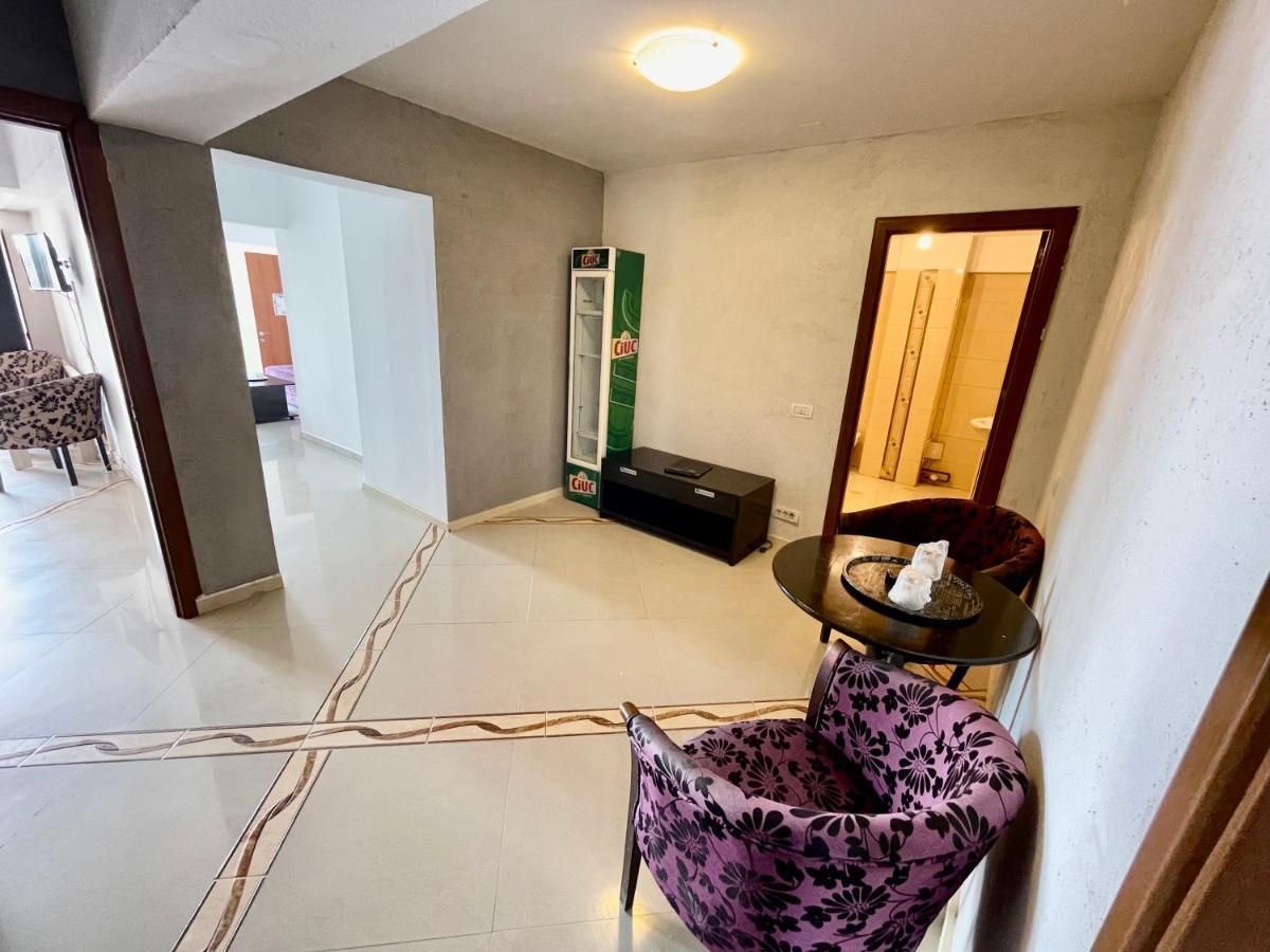 Hotel Mon Caprice Букурещ Екстериор снимка