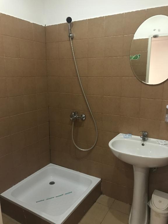 Hotel Mon Caprice Букурещ Екстериор снимка